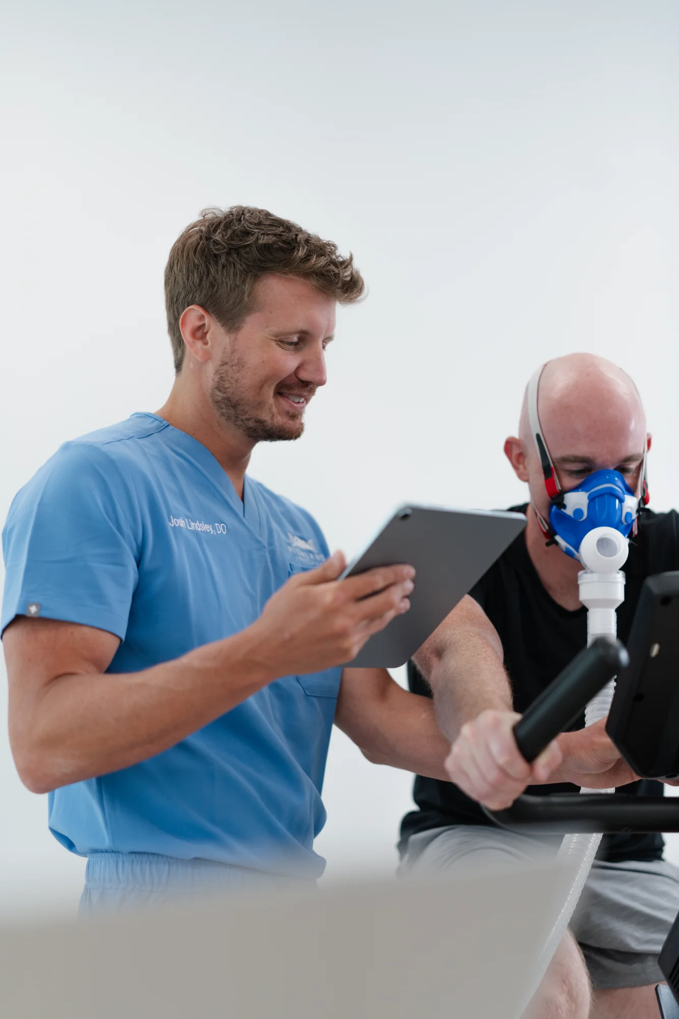 Dr. Lindsley conducting VO2 max testing at Highland Longevity Fort Worth